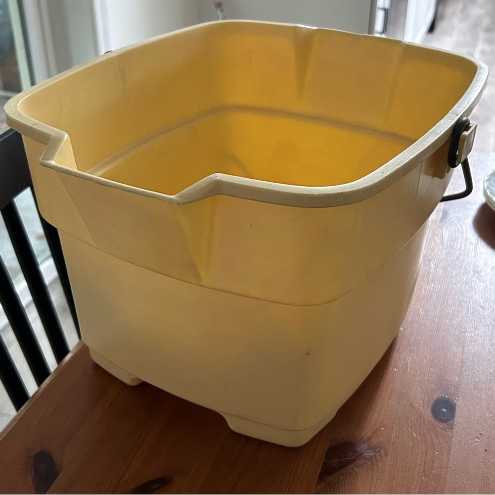 Rubbermaid Utility Bucket